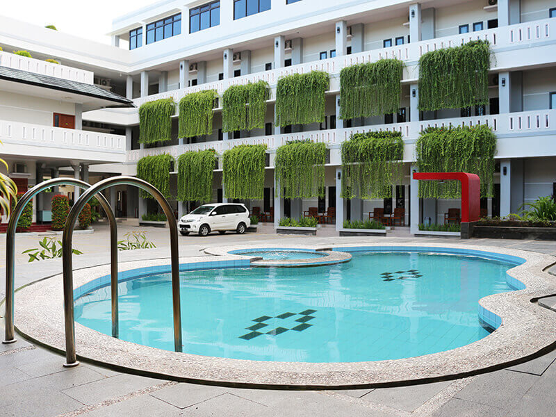 Hotel murah di pangandaran yang ada kolam renangnya