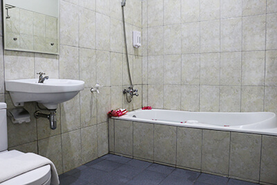 Hotel dengan fasilitas Kamar mandi yang bersih