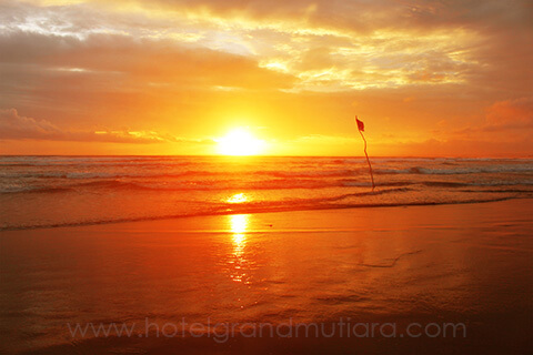 Indahnya sunset di Pangandaran