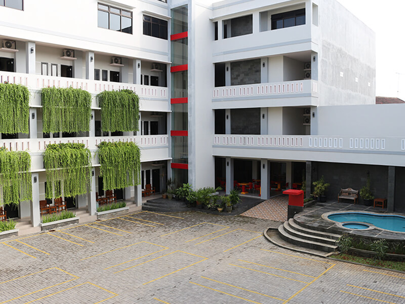 Hotel di pangandaran yang memiliki area parkir luas